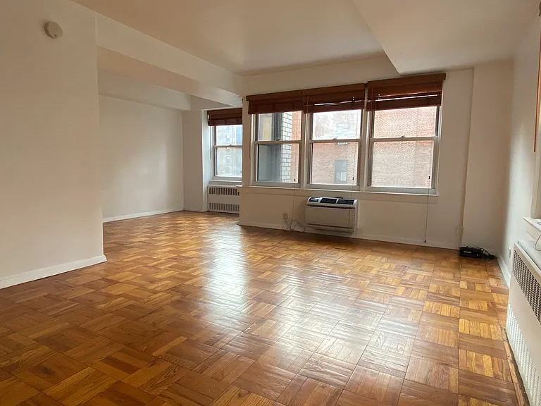 155 E 38th St #11L — Photo 2