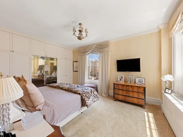 875 Park Avenue image 8 of 11