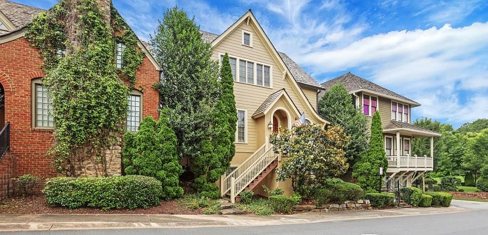 1st image of 464 Frasier St SE