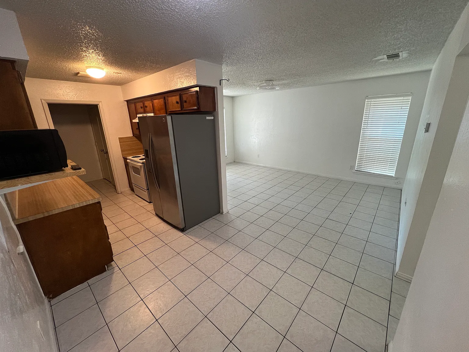 2 bed, 880 sqft, $1,300 — Photo 3