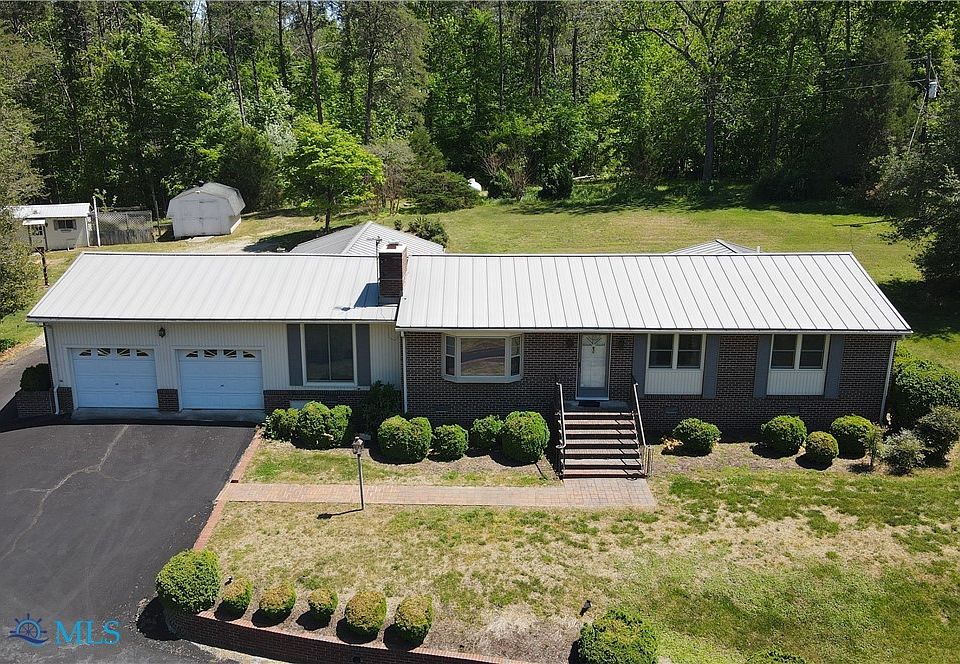 1st image of 4836 Blackstone Rd