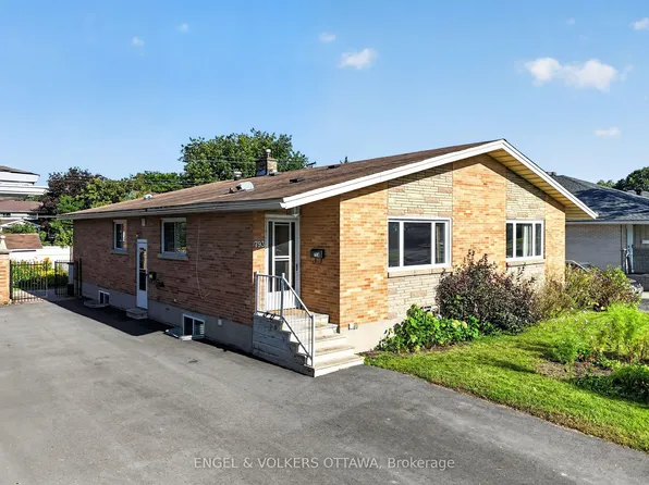 793 Trojan Ave, Ottawa, ON K1K 2P6