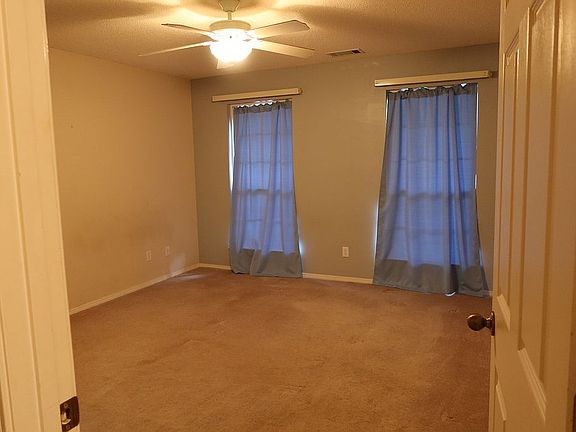 5th image of 601 Douglas Cir