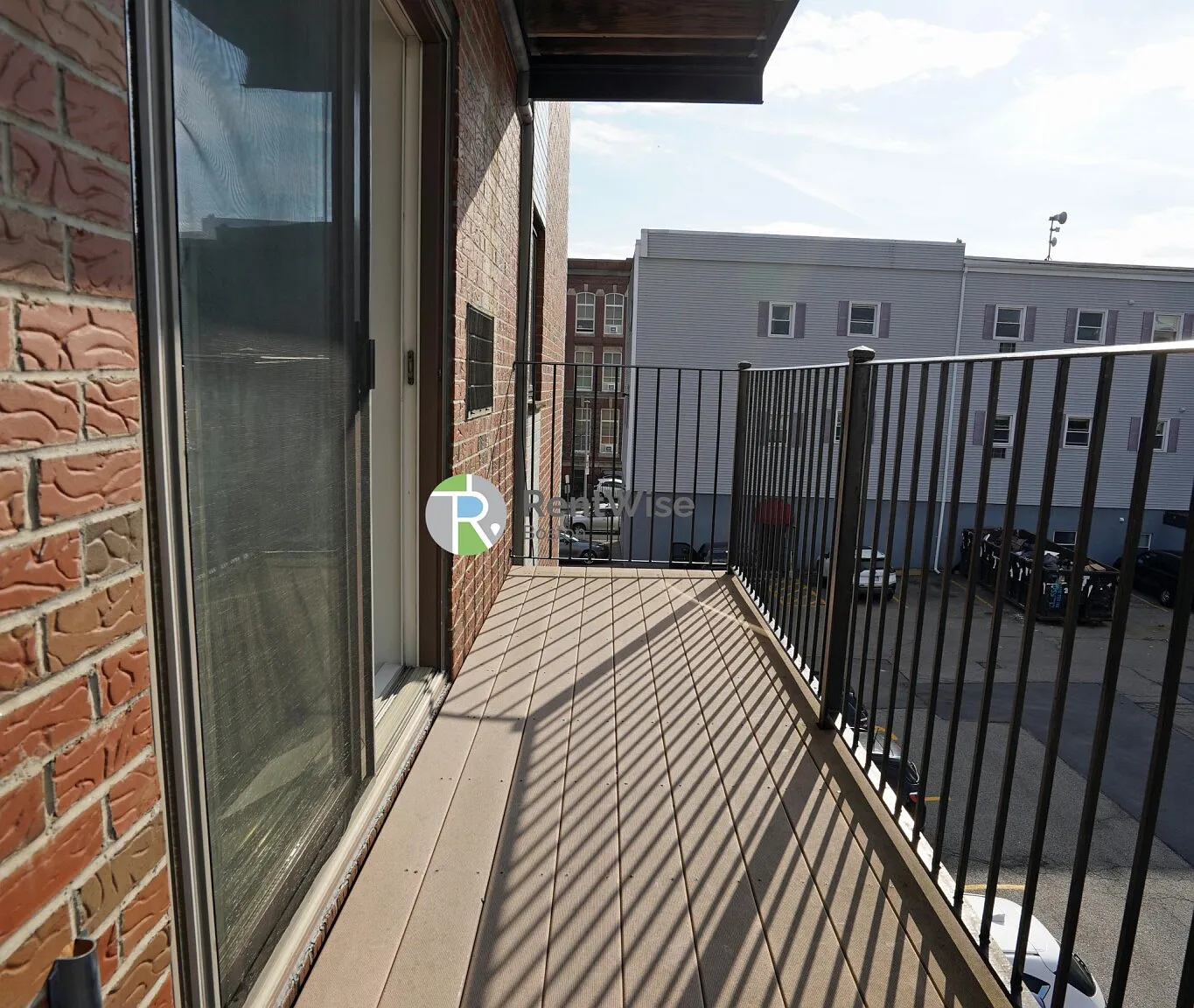 3 bed, 950 sqft, $3,950 — Photo 2