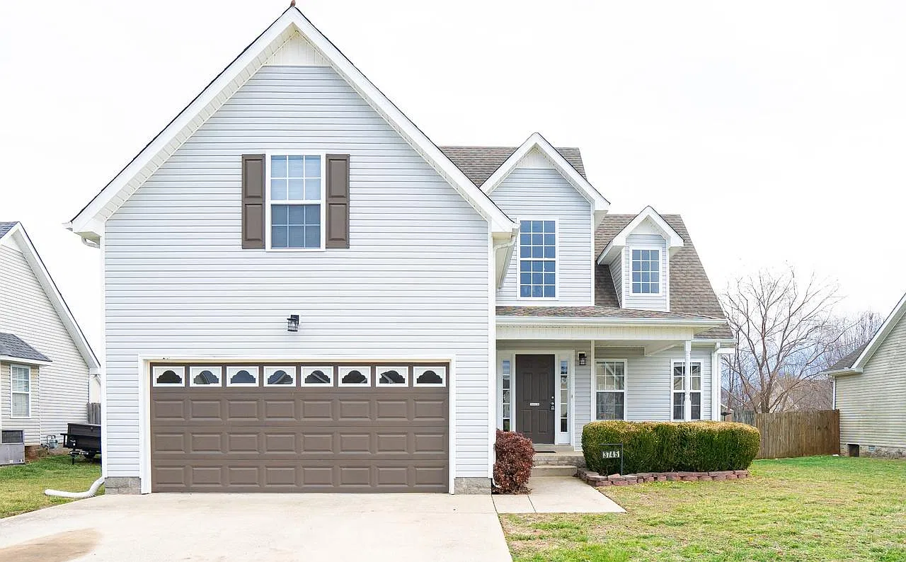 4 bed, 2.5 bath, 2174 sqft, $2,300 — Photo 1