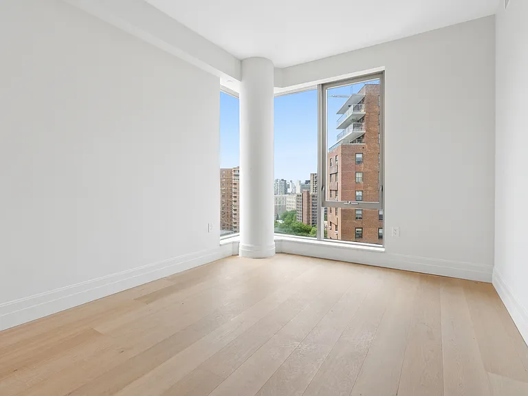 222 E Broadway #16B — Photo 1