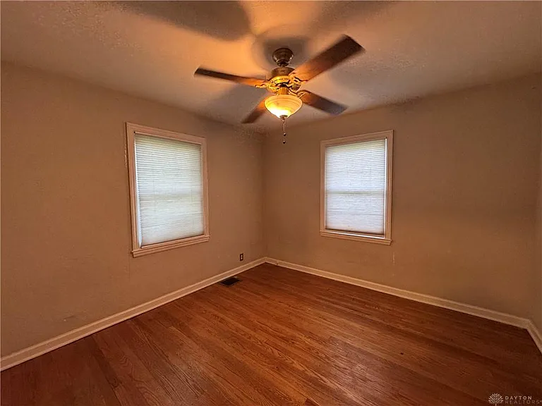 1260 Delaine Ave — Photo 10