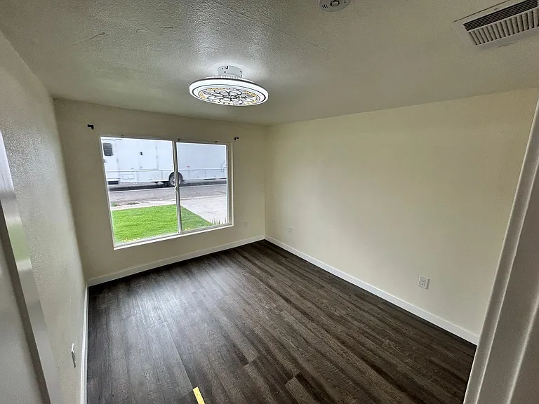 1525 W Orangeburg Ave — Photo 17