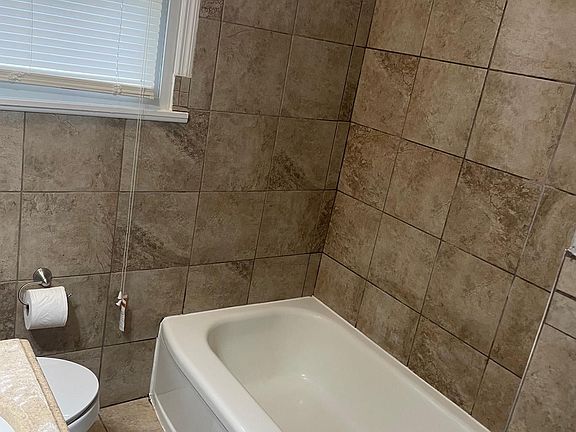 4th image of 5302 Woodbine Ave