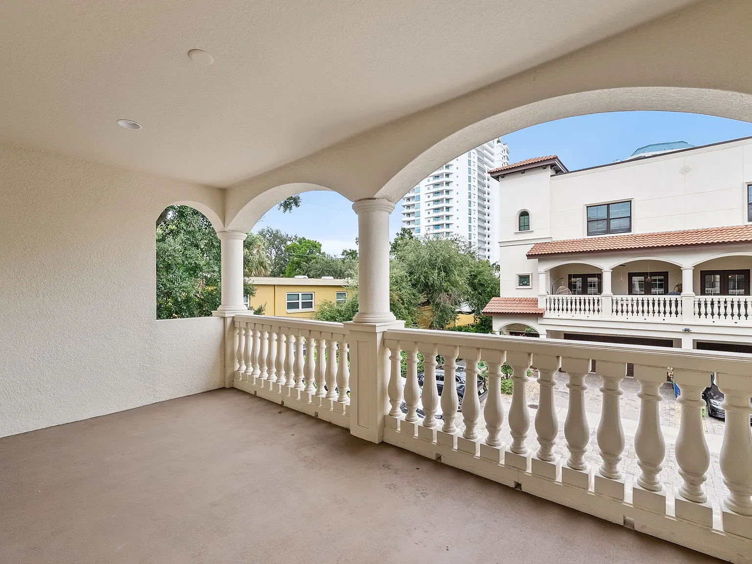 4 bed, 3.5 bath, 2600 sqft, $4,500 — Photo 3