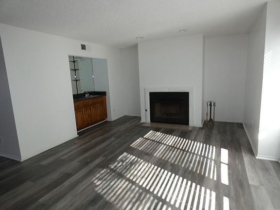 3rd image of 1206 Calle De Campo
