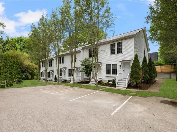 45 Cherry Ln APT B, Wakefield, RI 02879