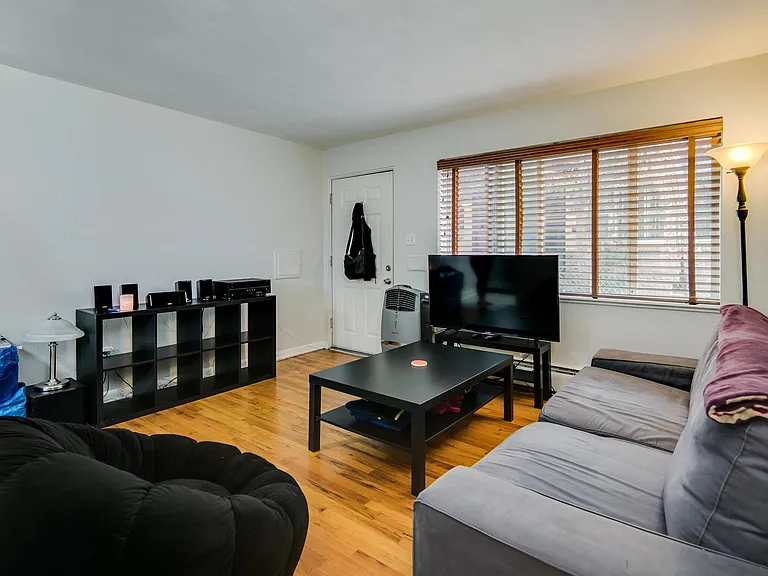 220 S Holly St #2 — Photo 2