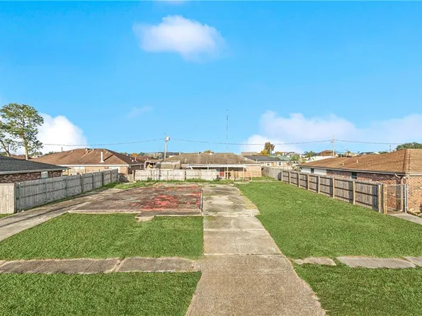 3300 Volpe Dr, Chalmette, LA 70043