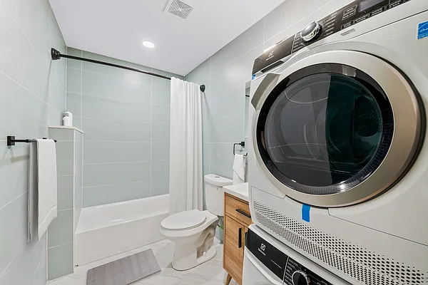 Rented by Vector New York, LLC | media 9