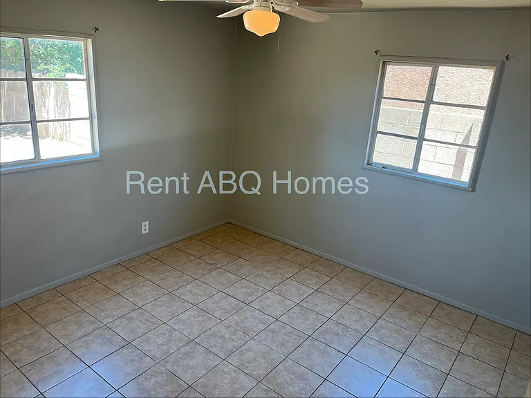 2717 Mary Ellen St NE — Photo 4