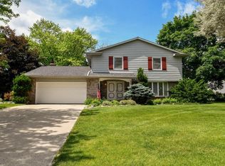 10125 W Scepter Cir, Franklin, WI 53132