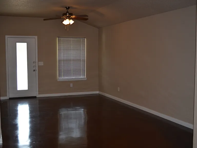 1421 Hopi Trl — Photo 3