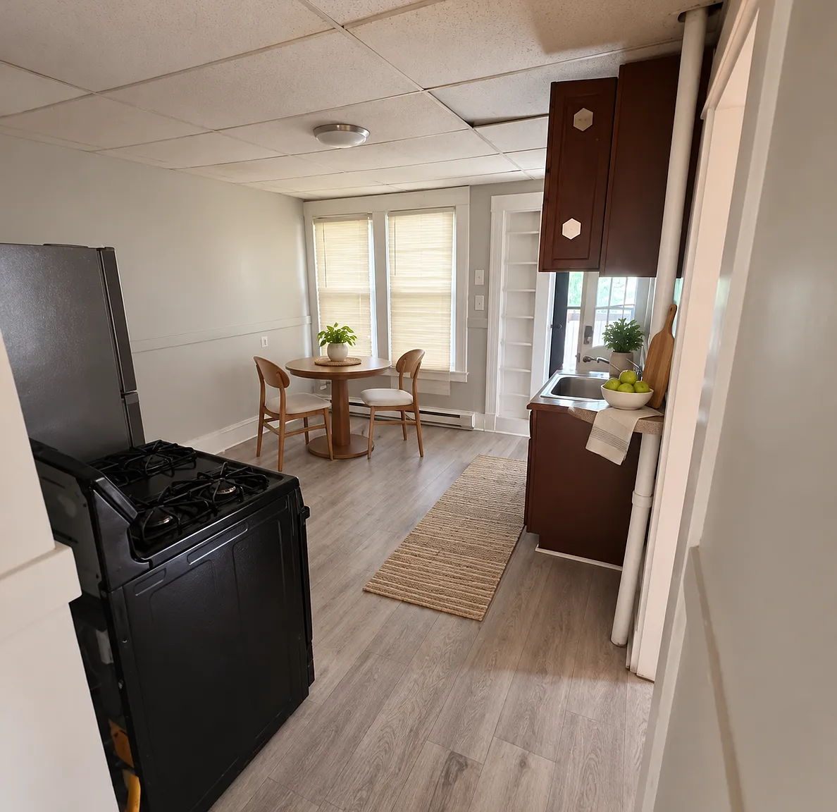 2 bed, 950 sqft, $1,700 — Photo 1