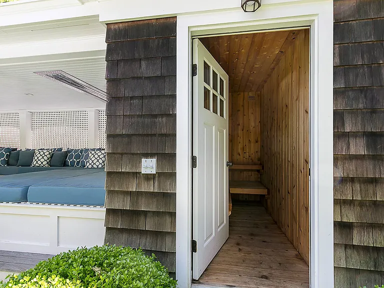 124 Meeting House Ln — Photo 33