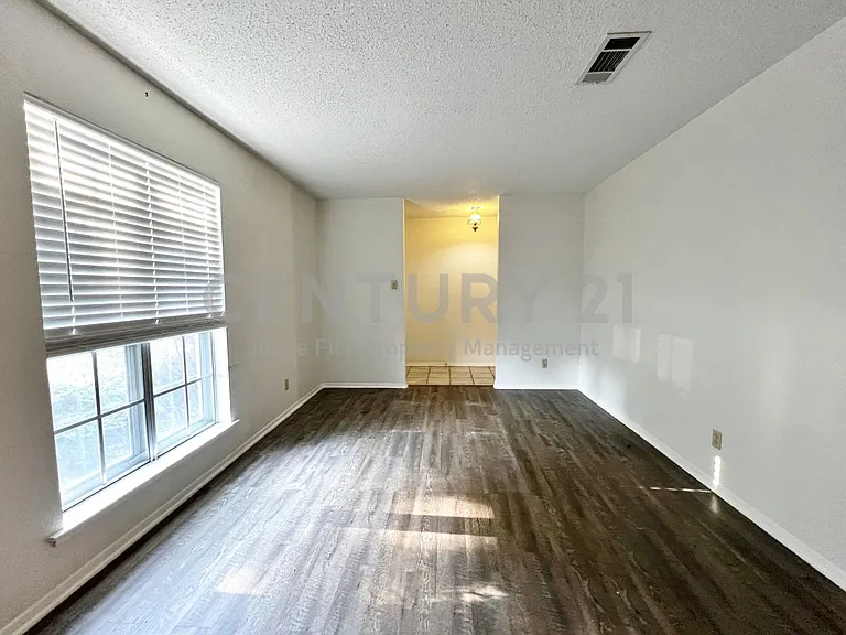 1209 Irwin Dr — Photo 4