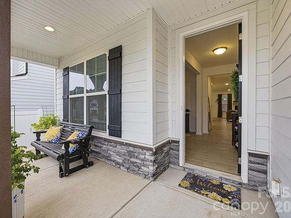 3rd image of 115 Summerhill Dr