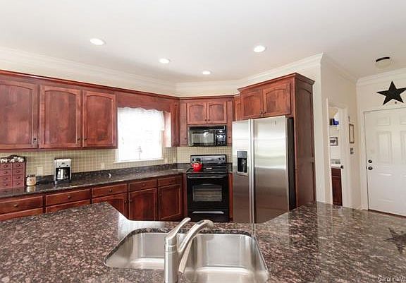 4th image of 894 Clear Creek Cir