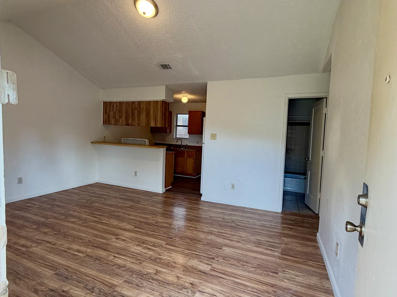 2 bed, 702 sqft, $1,295 — Photo 2