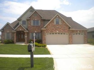 10233 New Devon St, Munster, IN 46321