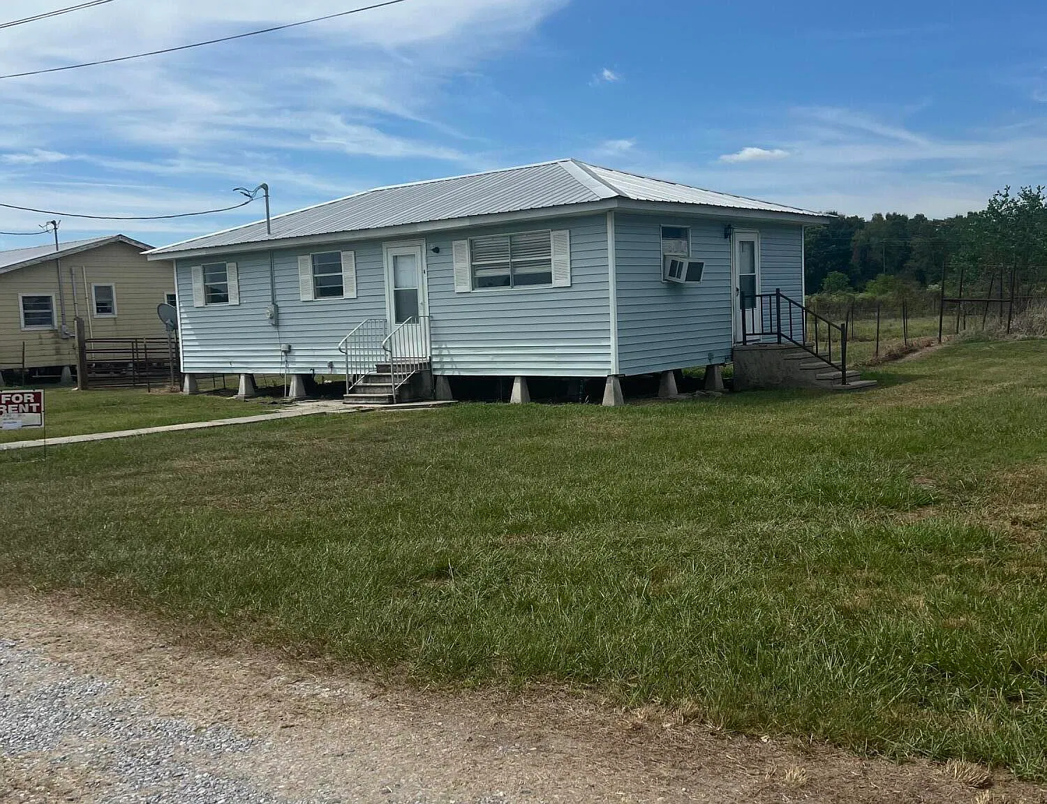 3 bed, 880 sqft, $950 — Photo 2