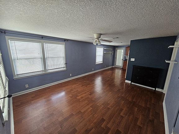 4th image of 397 Fortuna Ave