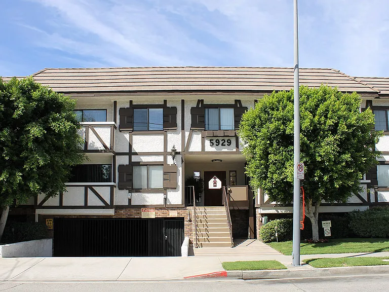 Located in trendy Valley Village, near NoHo and the studios!