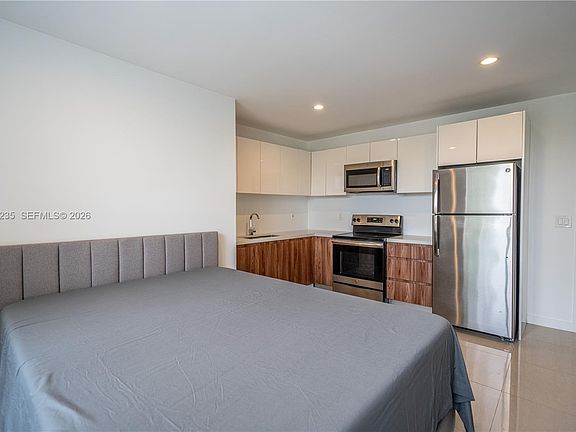 3rd image of 924 Marseille Dr APT 26