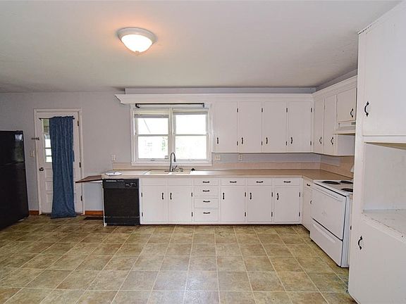 5th image of 215 S 13th Pl