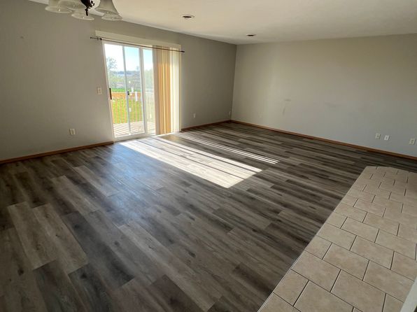 500 W Acres Dr #5, Valley Springs, SD 57068