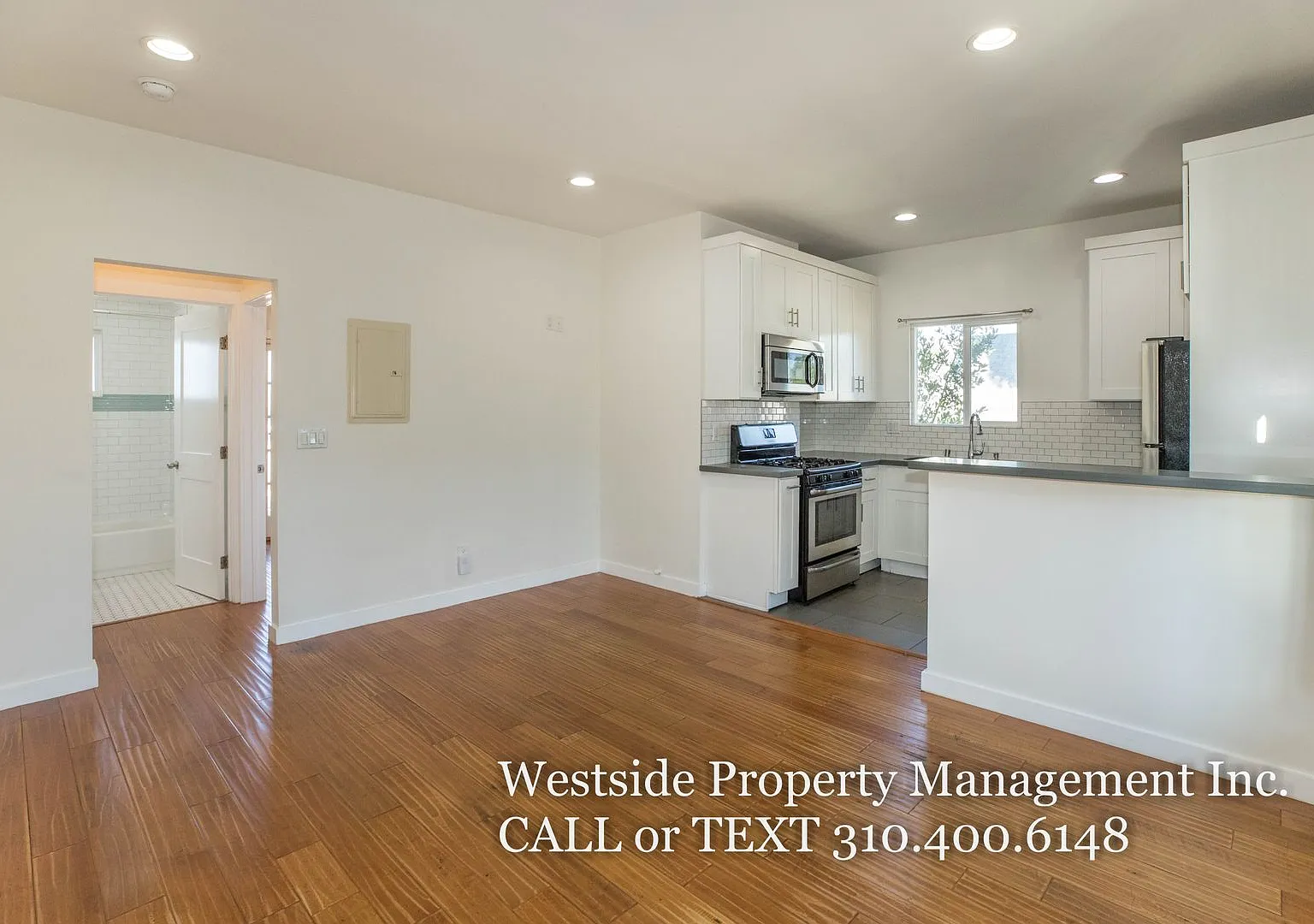 Adorable 1+1 W/Private Deck Hollywood Sign Views — Photo 2