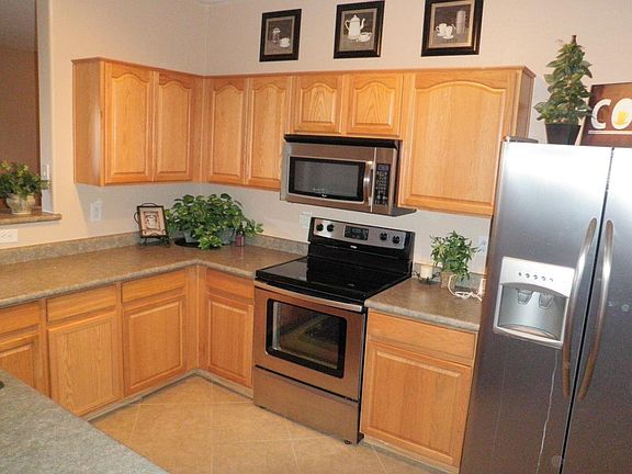 4th image of 1014 W Vineyard Plains Dr