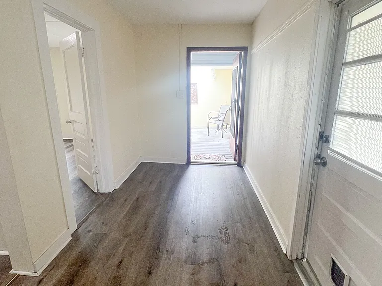 724 7th St N — Photo 3