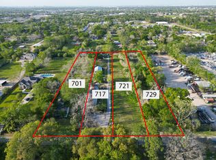 729 Crenshaw Rd, Pasadena, TX 77504