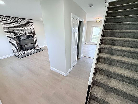 3rd image of 139 Stuyvesant Dr