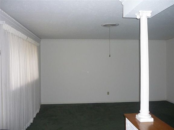 3rd image of 6913 Chippendale Dr