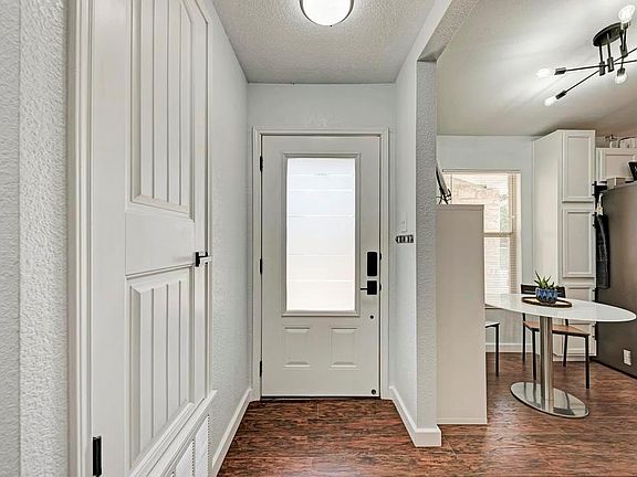 5th image of 2209 N Celia Dr