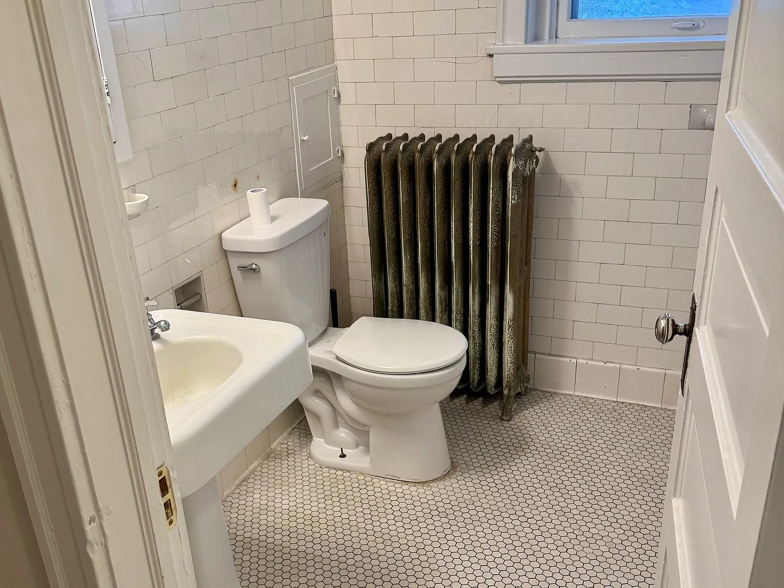 1 bed, 900 sqft, $1,555 — Photo 4