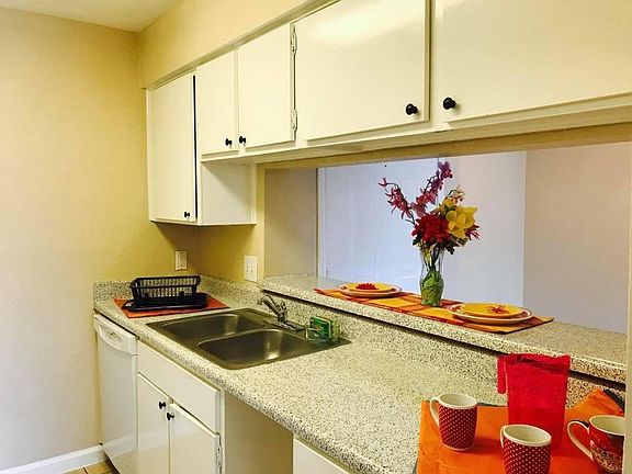 3rd image of 206 Plaza Verde Dr