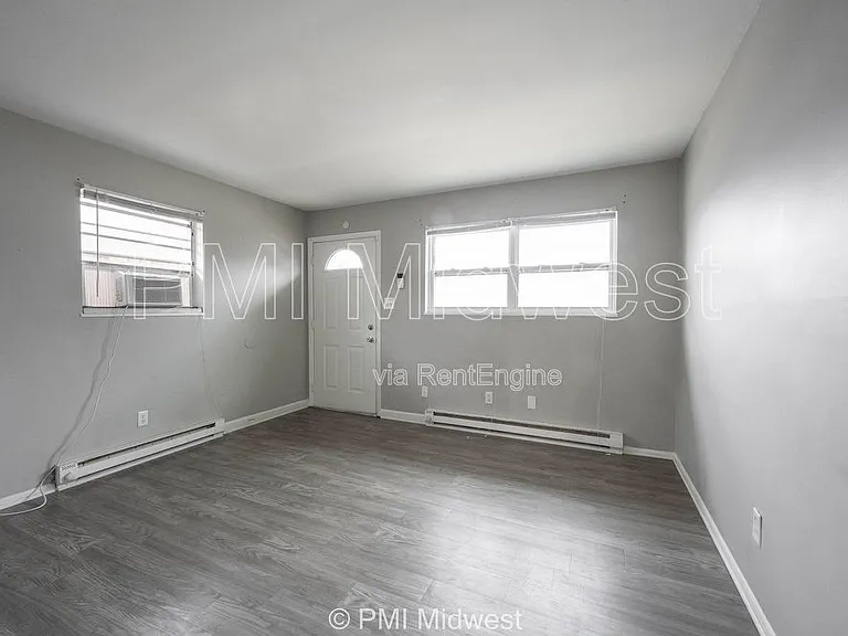 823 Iowa St — Photo 4