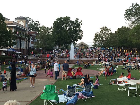 Downtown area on Food truck 