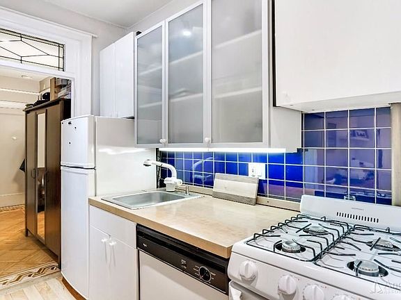 4th image of 145 W 12th St APT 36