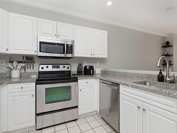 4th image of 1 Cityview Ln Unit 211
