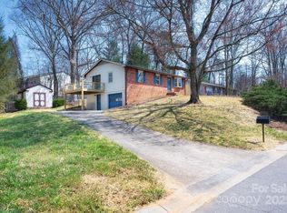 29 Evelake Dr, Asheville, NC 28806