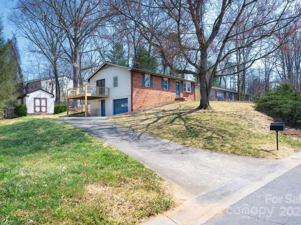 29 Evelake Dr, Asheville, NC 28806